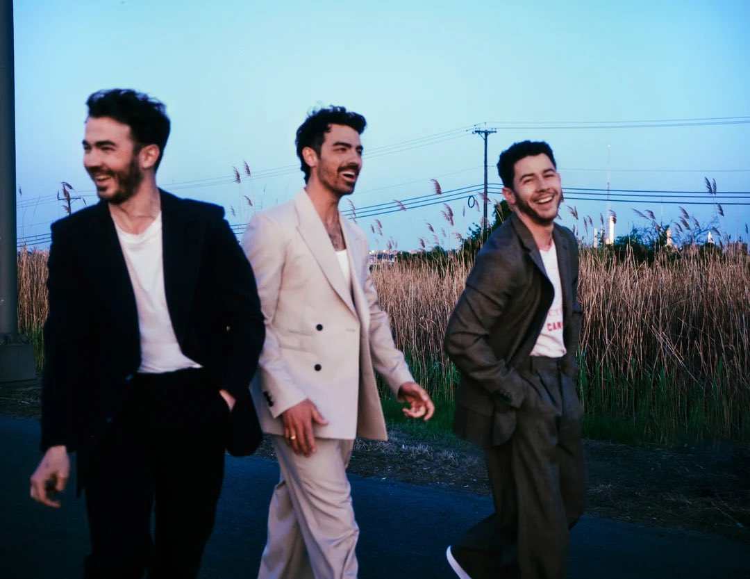 I know US fans are having a dilemma right now...

But is there any update on dates for Europe? 👀 

<a href="/jonasbrothers/">Jonas Brothers</a> 

#JonasBrothers