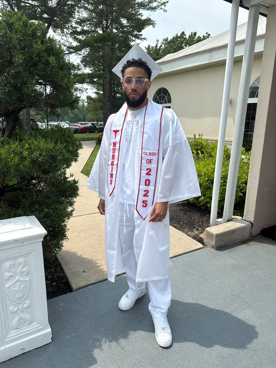 Nurse Eddie, at your duty. 💉