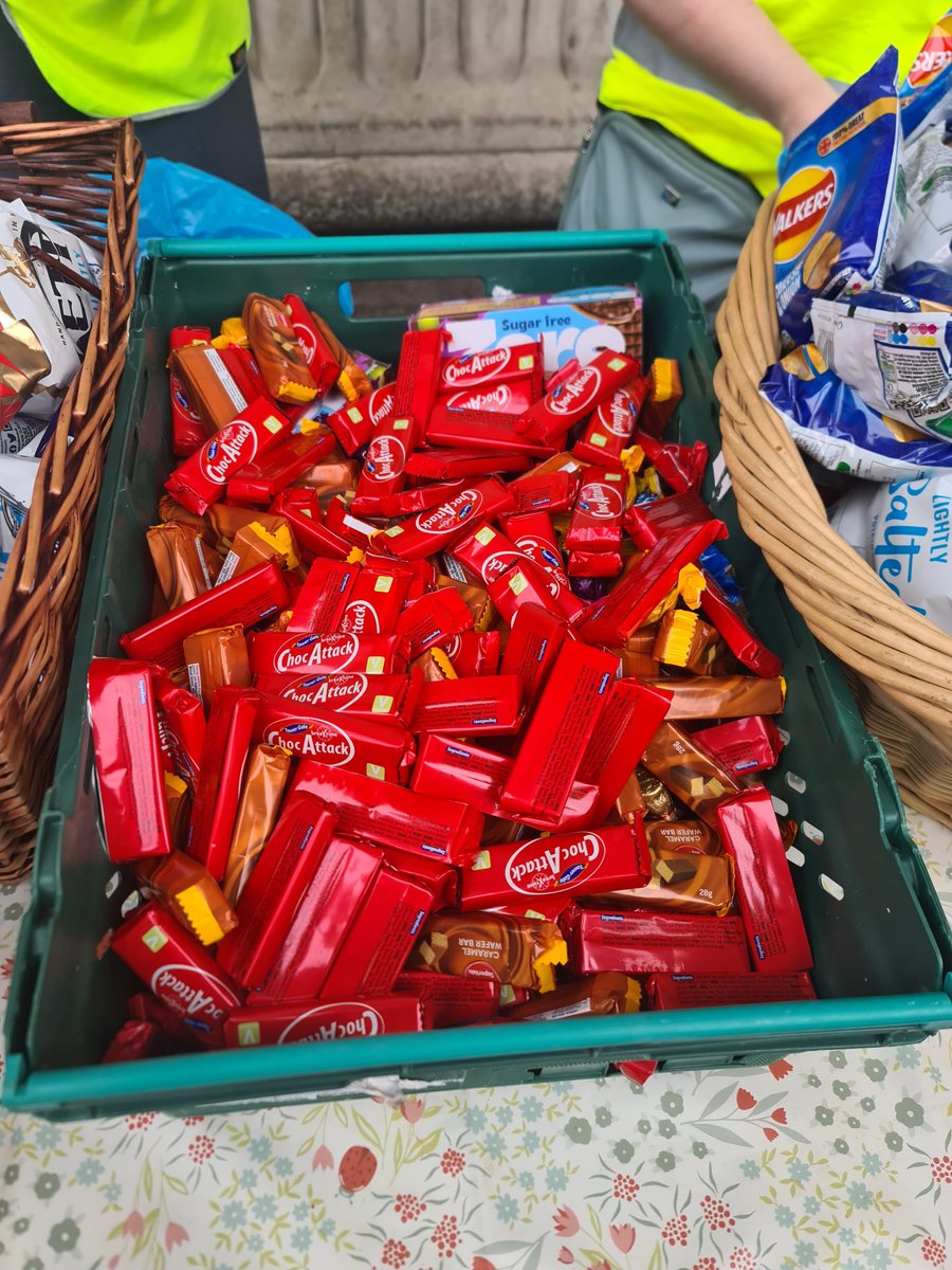 Please donate at: msoe.ie/donate/ 
Tonight was absolutely hectic. It was hot, it was chaotic, and it was very difficult to control the number of people there. This week, we brought 470 hot meals—just under 500. Every single one of them was given out. So we had just under