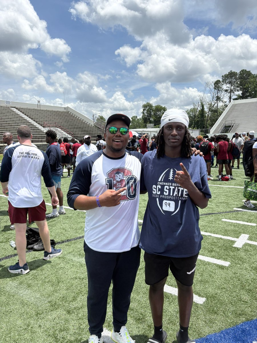 kevinjohnson15_'s tweet image. Had a great today at the @SCState_Fb camp, had fun and showed what I could do and thank you to all the coaches that were there today and for their time.
@NA_Chargers_FB @JOHN17WILLIAMS @CoachFBWaters @CoachLoperSCSU
@coachberry77