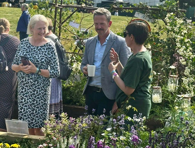 Trinity Humanities (@tcs_humanities) on Twitter photo Catching up with the BBC Gardeners' World Live presenters and having the opportunity to share our Beautiful Border design.
<a href="/RobbieRinder/">Rob Rinder</a> <a href="/RWBAHolocaust/">RWBAHolocaust</a> <a href="/judithclarke01/">judith clarke</a> <a href="/MattWestern_/">Matt Western MP πΉ π¬π§π¨π¦</a> <a href="/leamcourier/">Leamington Courier</a> Catching up with the BBC Gardeners' World Live presenters and having the opportunity to share our Beautiful Border design.
<a href="/RobbieRinder/">Rob Rinder</a> <a href="/RWBAHolocaust/">RWBAHolocaust</a> <a href="/judithclarke01/">judith clarke</a> <a href="/MattWestern_/">Matt Western MP πΉ π¬π§π¨π¦</a> <a href="/leamcourier/">Leamington Courier</a>