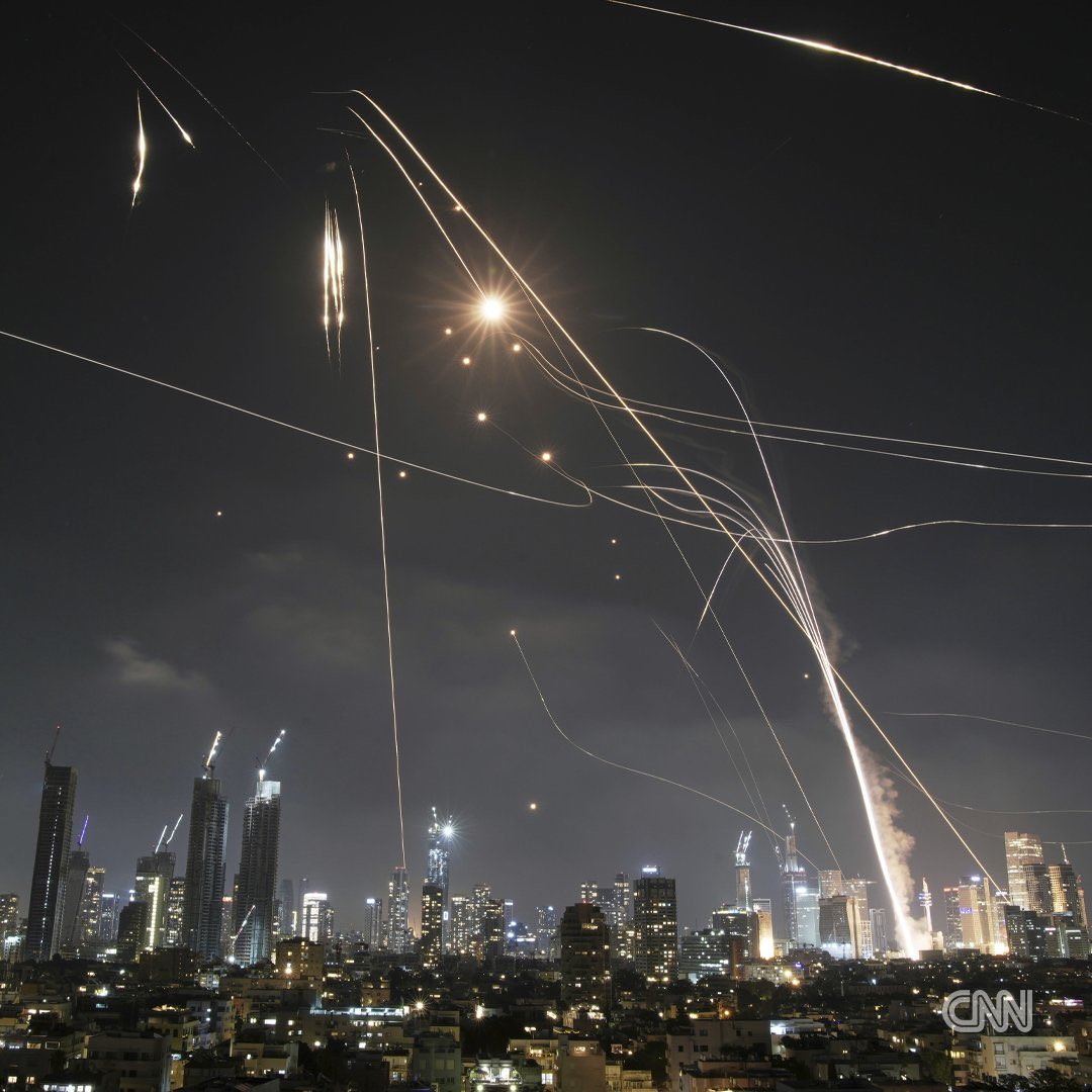 Misil balasan dari Iran 🇮🇷 yang membakar kota Tel Aviv 🇮🇱 malam ini 🤯