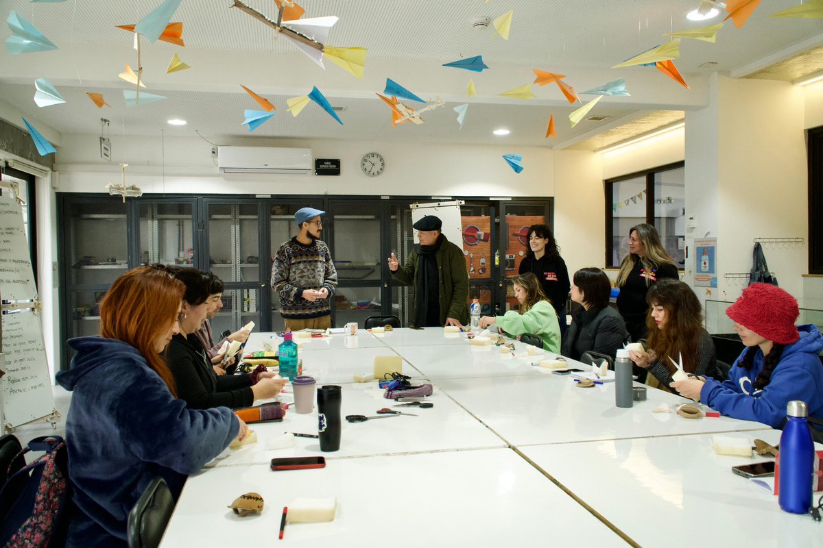 En visita a seminario para docentes, organizado como parte del Festival De Patio en Patio para explorar las posibilidades creativas del títere y teatro como herramientas pedagógicas, el Seremi de <a href="/culturaslosrios/">Culturas Los Ríos</a> Oscar Mendoza destacó la iniciativa financiada por <a href="/FondosCultura/">Fondos de Cultura</a>