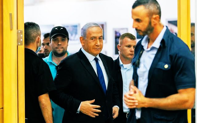 WUAttack's tweet image. Netanyahu Güvenli Bölgeye Tahliye Edildi

İsrail Başbakanı Netanyahu, Tel Aviv’den bilinmeyen bir güvenli lokasyona tahliye edildi. Güvenlik kaynakları, bölgedeki artan tehdit seviyesine dikkat çekiyor.

#Israel #Netanyahu #BreakingNews #TelAviv