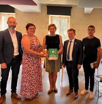 Philippe Chalopin (@chalopinbauge) on Twitter photo Journée intense en <a href="/Maine_et_Loire/">Département Maine-et-Loire</a> terre d’accueil ministérielle ! Ravi d’accueillir sur <a href="/BaugeoisVallee/">Baugeois-Vallée</a> <a href="/AnnieGenevard/">Annie Genevard</a> , Ministre de l’agriculture et @nathaliedelattre ministre du tourisme à <a href="/fontevraud/">Abbaye royale de Fontevraud</a> . Une belle journée intense Journée intense en <a href="/Maine_et_Loire/">Département Maine-et-Loire</a> terre d’accueil ministérielle ! Ravi d’accueillir sur <a href="/BaugeoisVallee/">Baugeois-Vallée</a> <a href="/AnnieGenevard/">Annie Genevard</a> , Ministre de l’agriculture et @nathaliedelattre ministre du tourisme à <a href="/fontevraud/">Abbaye royale de Fontevraud</a> . Une belle journée intense