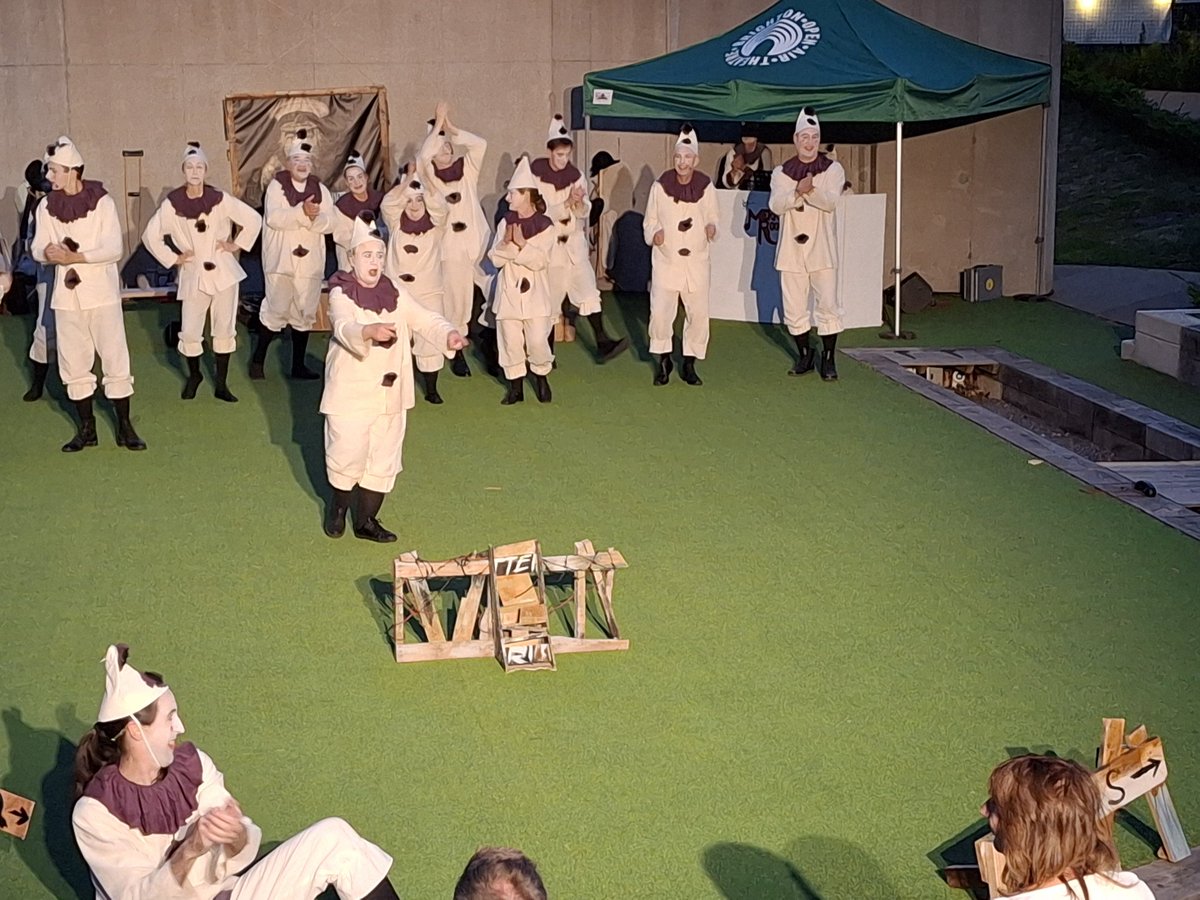 StephensLDN's tweet image. A rather lovely production of Oh What a Lovely War tonight @BOATheatre The weather forecast was awful but in the end there were just a few spots of rain. And the show went on magnificently.