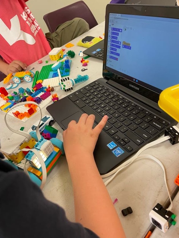 stemkidsnyc's tweet image. Lights + Legos = STEM magic at Fort Tryon JCC! 🤖✨
Students coded blinking lights, built Lego vehicles, and leveled up their word block programming skills. So proud of their creativity and growth! 💡💻💕
#STEMkids #CodingForKids #FutureInnovators #HandsOnLearning #LEGO #STEM