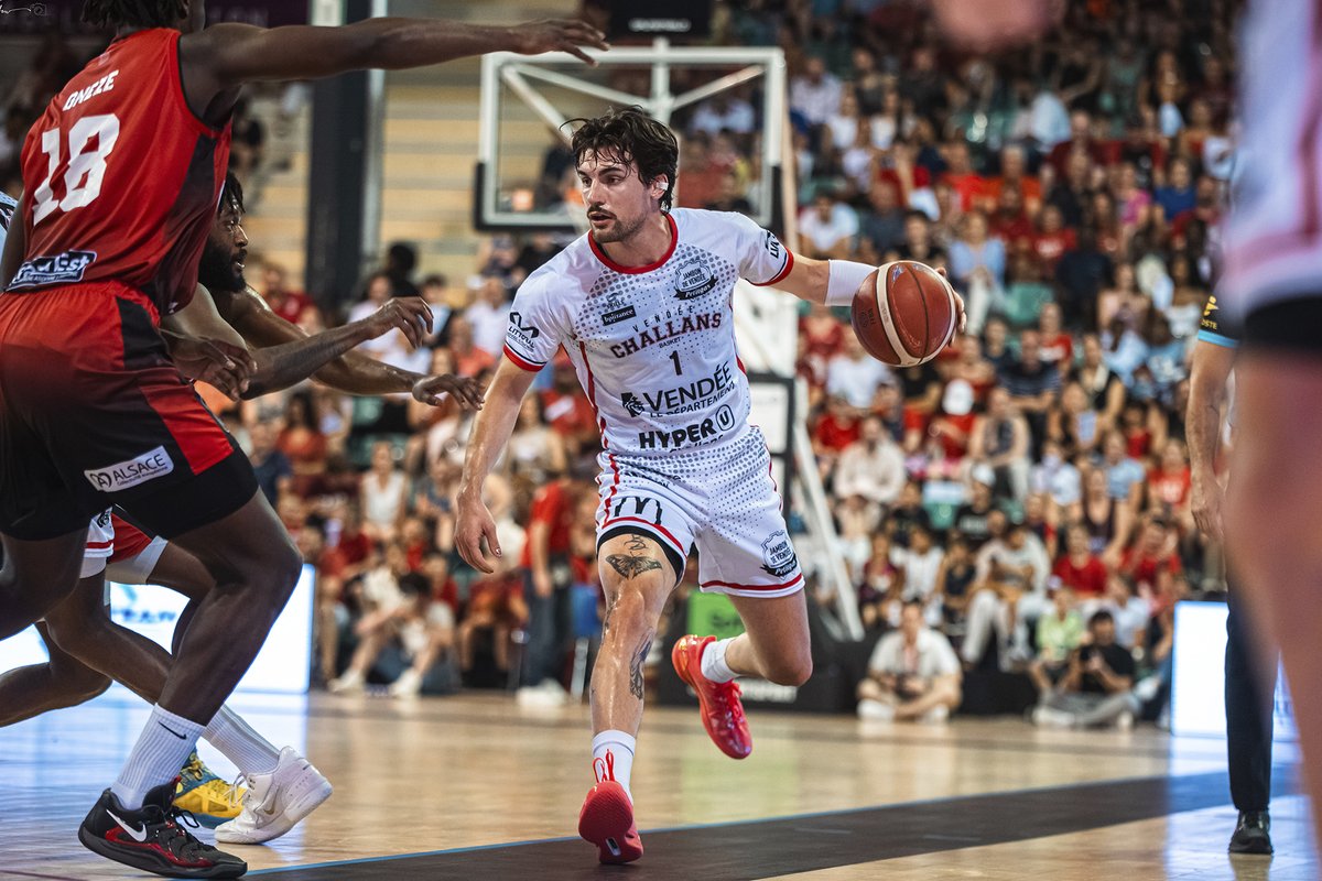 La première manche des Finales de Nationale Masculine 1 pour Challans  ! 💢

Au terme d'un match au suspense insoutenable devant près de 3️⃣7️⃣0️⃣0️⃣personnes, la formation vendéenne mène désormais 1-0 dans la série pour le titre de NM1.

📍Suite de la série dès le vendredi 20 juin