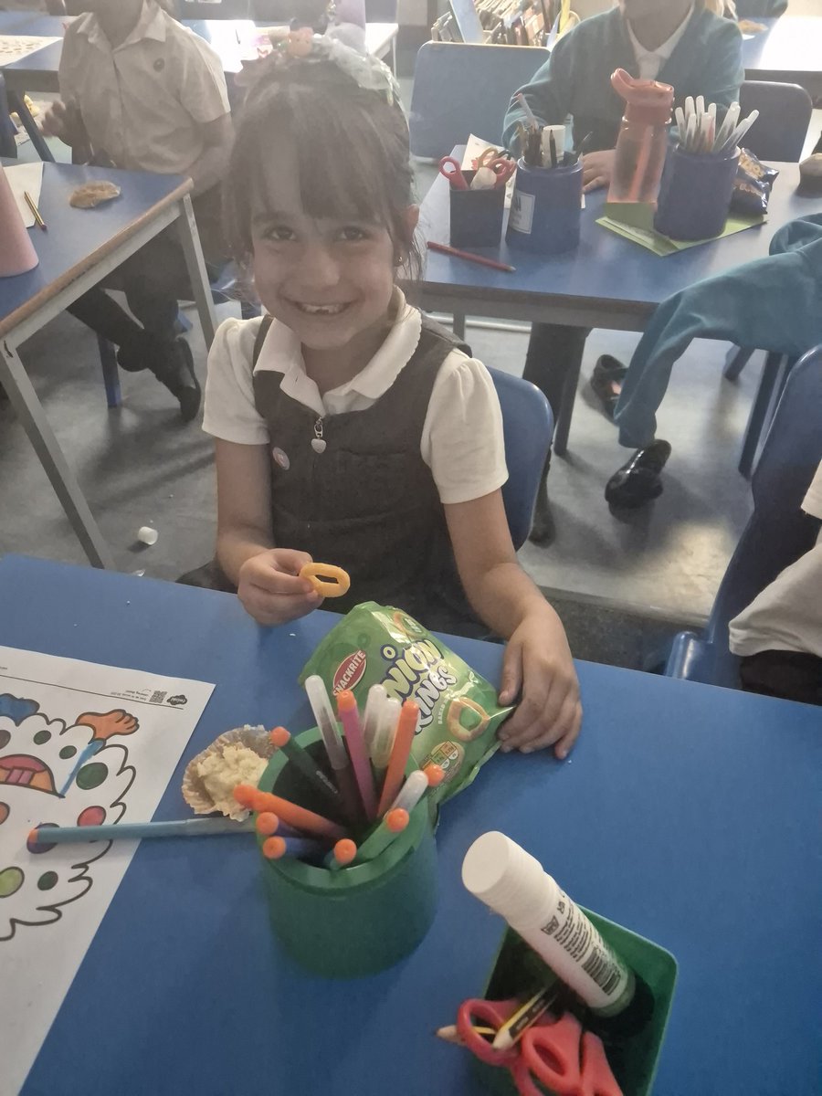 1JB_HCPLA's tweet photo. 1JB had fun watching Lilo and Stitch and having some snacks as part of our attendance and phonics screening treat! 🙂 @HighCragsPLA https://t.co/mMe8iLelMZ