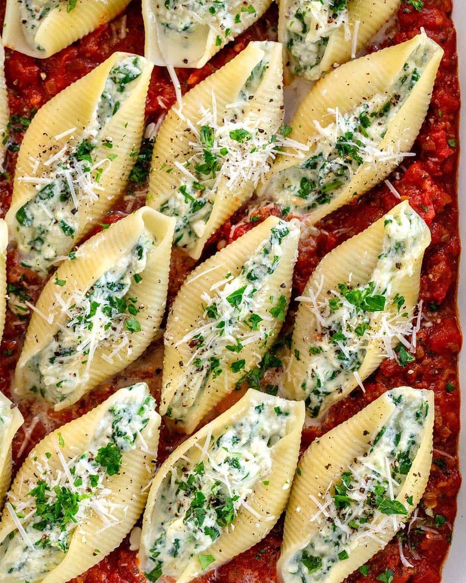 Jessica_Gavin's tweet image. Dive into cheesy bliss with our mouthwatering stuffed shells, filled with ricotta, spinach, and topped with a homemade marinara sauce.  #Recipe: 👉 jessicagavin.com/spinach-and-ch…

#stuffedshells #shells #foodie #pasta #foodporn #yum #dinnerideas #homemade #comfortfood #cheese