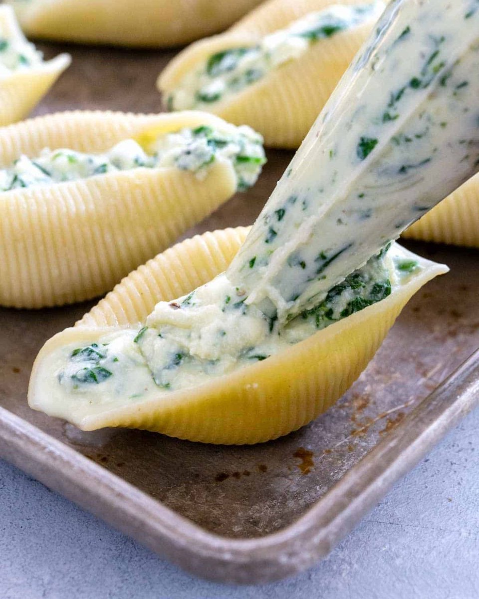 Jessica_Gavin's tweet image. Dive into cheesy bliss with our mouthwatering stuffed shells, filled with ricotta, spinach, and topped with a homemade marinara sauce.  #Recipe: 👉 jessicagavin.com/spinach-and-ch…

#stuffedshells #shells #foodie #pasta #foodporn #yum #dinnerideas #homemade #comfortfood #cheese
