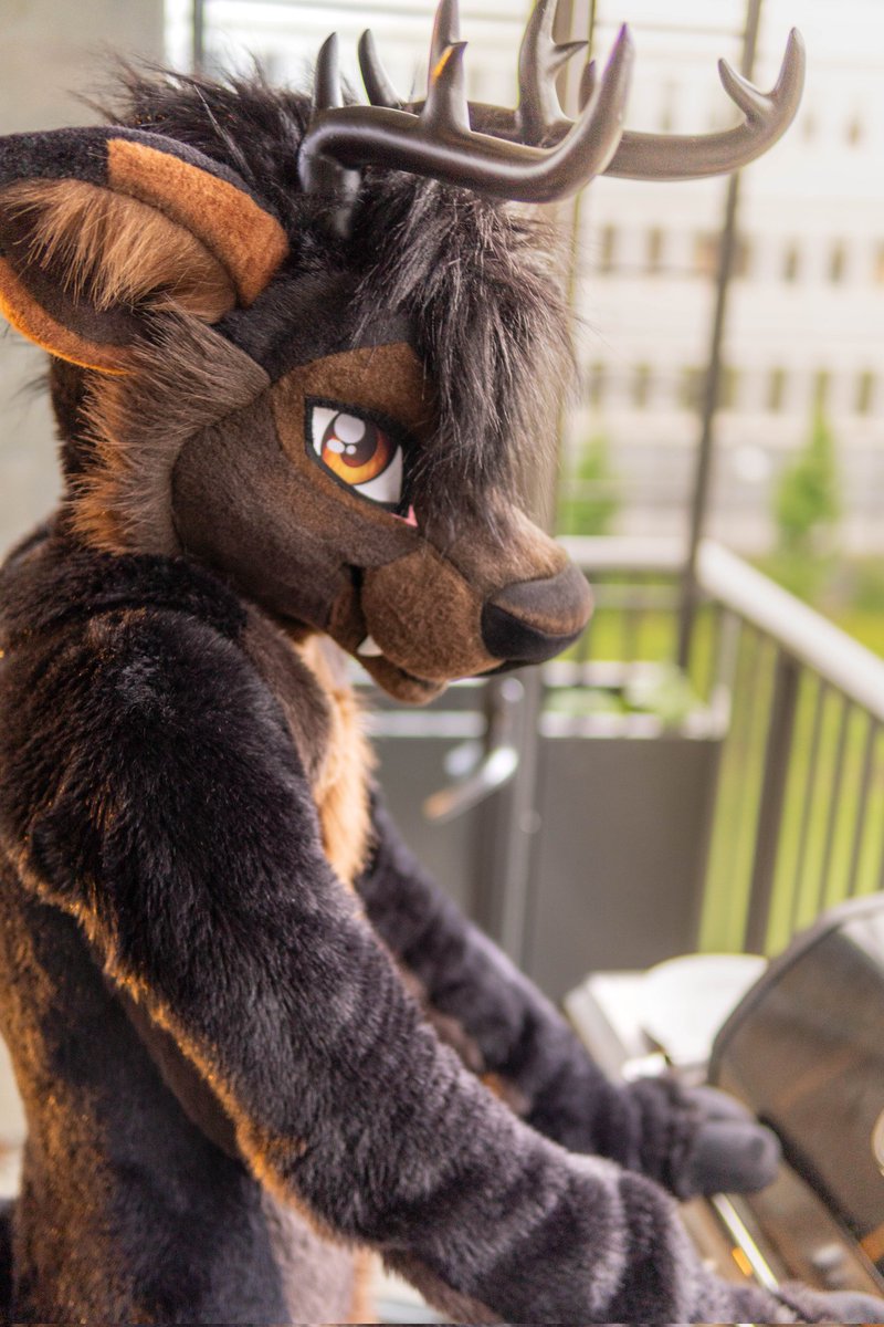 GRILLFEST!!!! 🔥🔥
📸 <a href="/vix_sh/">Vix</a> 
#FursuitFriday