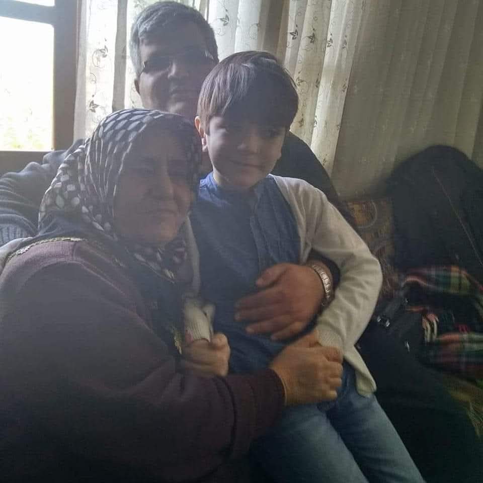 Canım Annem vefat edeli 7 sene olmuş. Mekanı Cennet olsun inşallah. Onun ve tüm ahirete intikal etmişlerimizin ruhuna Allah rızası için El Fatiha.