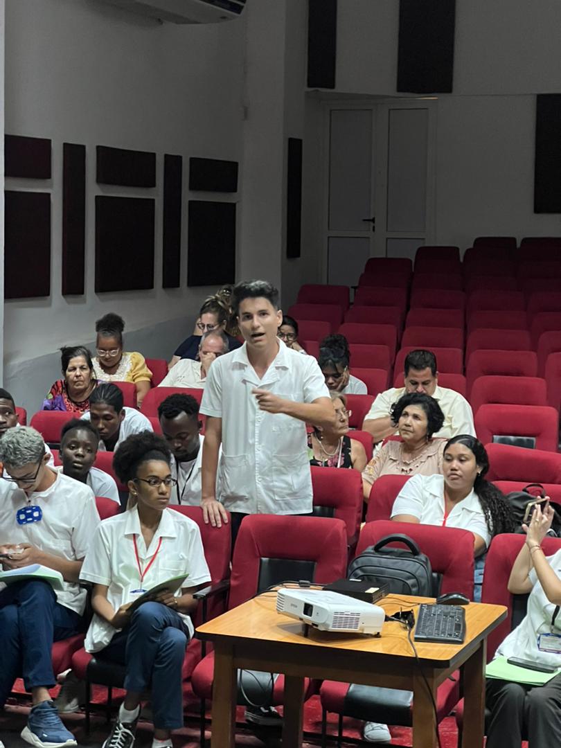 AllendeFcm's tweet photo. 🗣️En la Facultad Salvador Allende se realizó esta tarde la plenaria del x Post congreso de la FEU
#UCMH
#PostCongresoFEU https://t.co/hDApAsRKUk