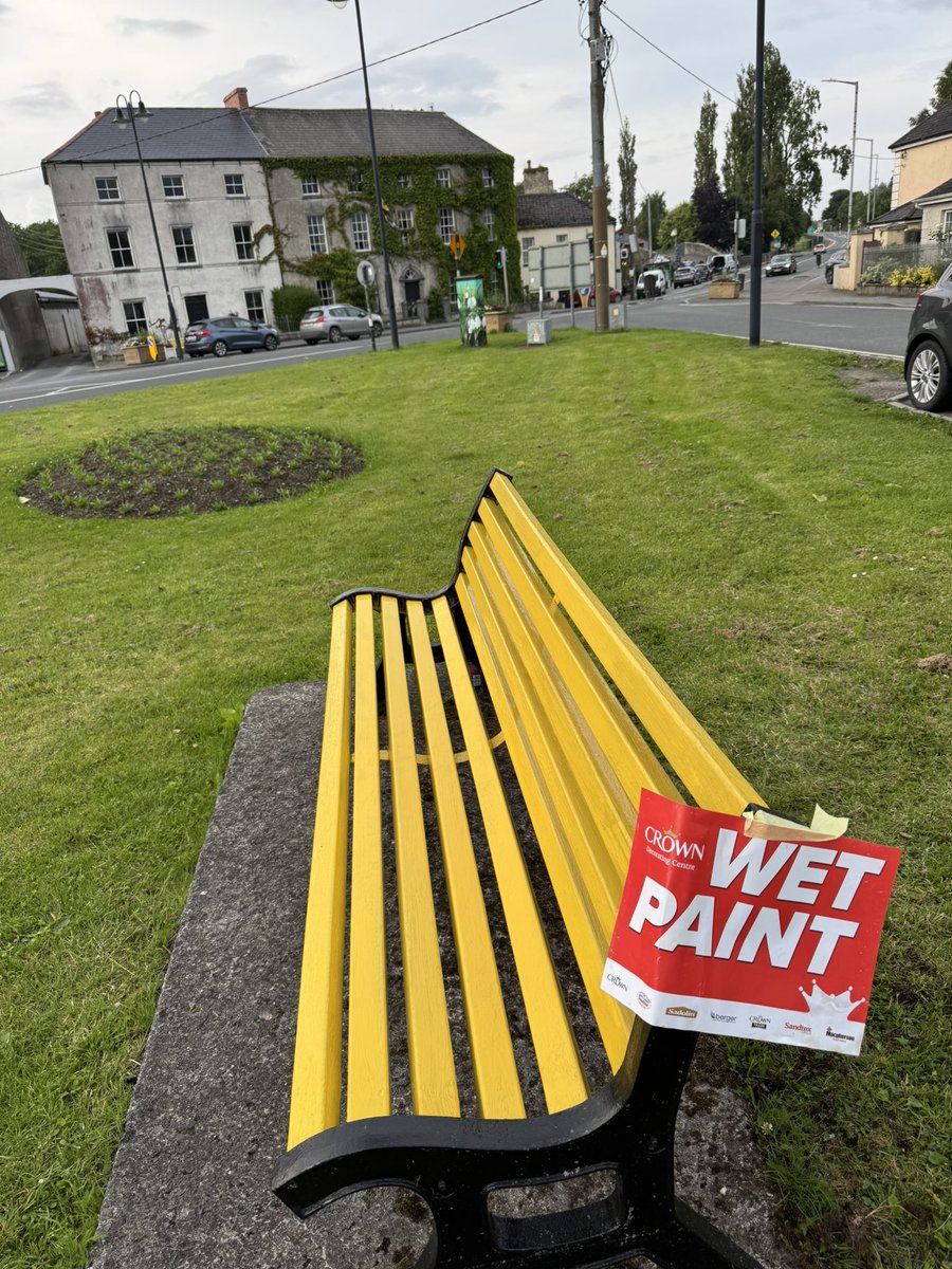Another coat of yellow on the benches, five benches down and five more to go!
Yellow always needs more than a couple of coats of paint but it’s a beautiful warm and inviting colour!