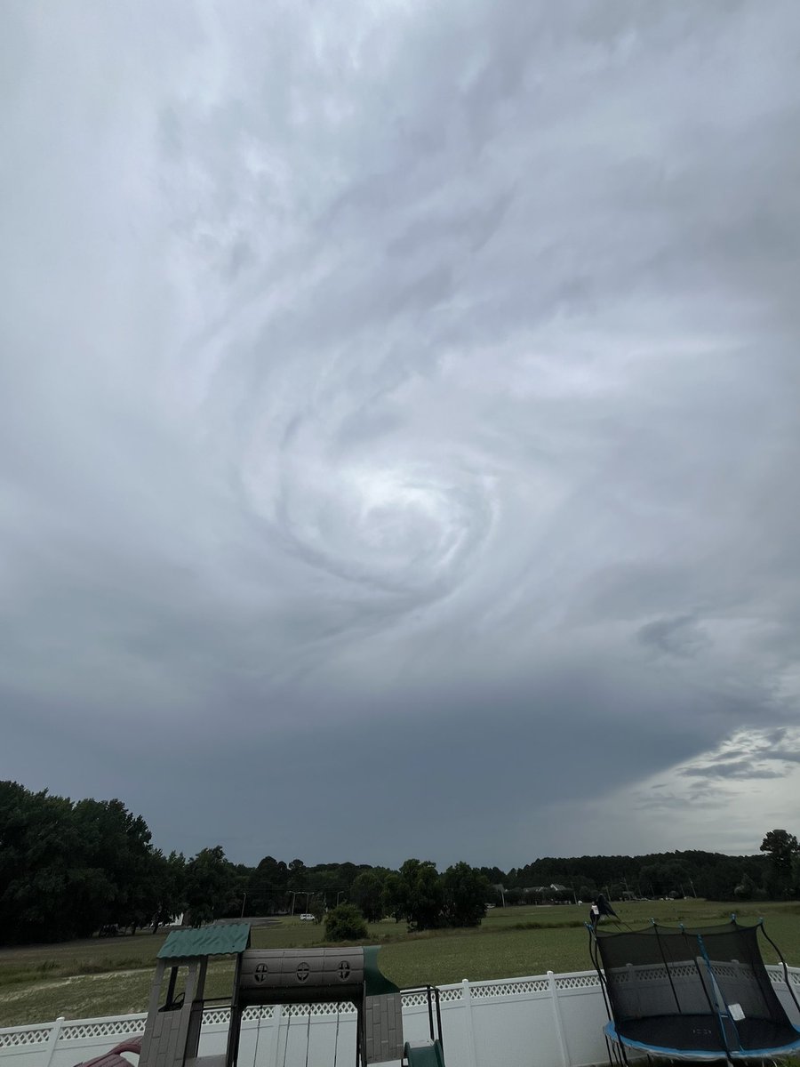 Stationary cloud swirl above my house, 4 miles N of Wilson. #ncwx <a href="/NWSRaleigh/">NWS Raleigh</a> <a href="/wralweather/">wralweather</a> <a href="/wxbrad/">Brad Panovich</a> <a href="/CarolinaWxGroup/">Carolina Weather Group</a>