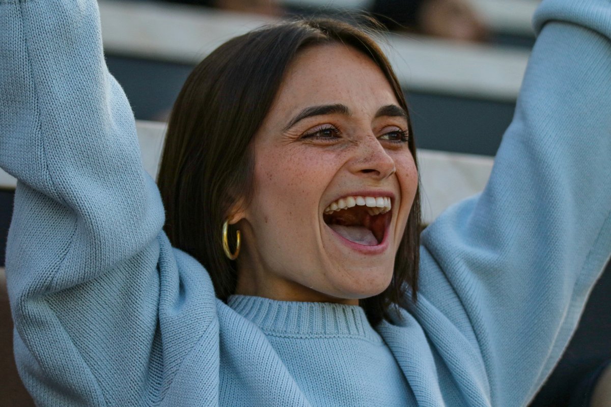 One of my favorite shots from <a href="/MLCricket/">Cognizant Major League Cricket</a> opening night at Oakland Coliseum. First-time cricket match attendee Isabella Thompson, originally from Utah but based in New York, flew out from NY w/her colleagues at The Cricket Impact Group to support pal Liam Plunkett &amp; <a href="/SFOUnicorns/">San Francisco Unicorns</a>.