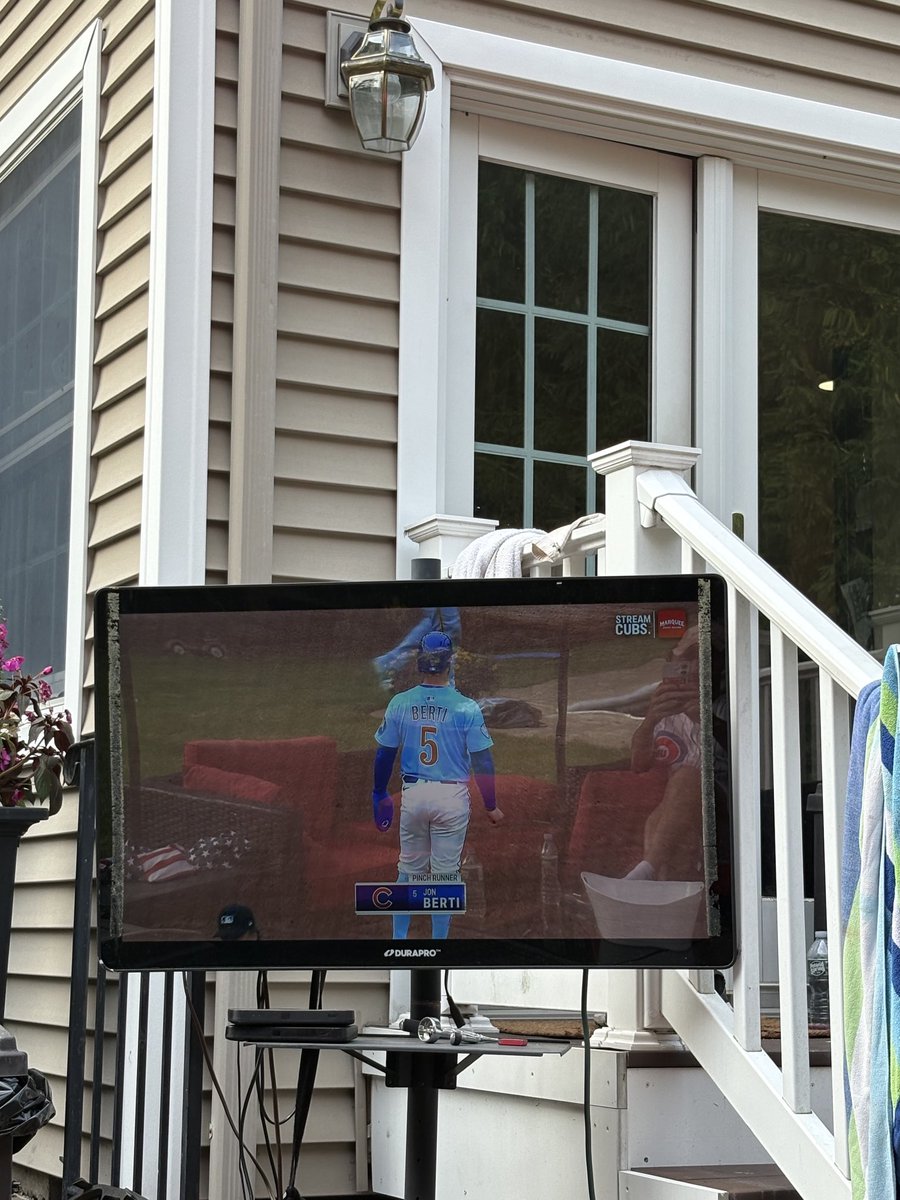 JoeConchaTV's tweet image. We’re now in outdoor TV mode of a Friday June afternoon. #GoCubsGo