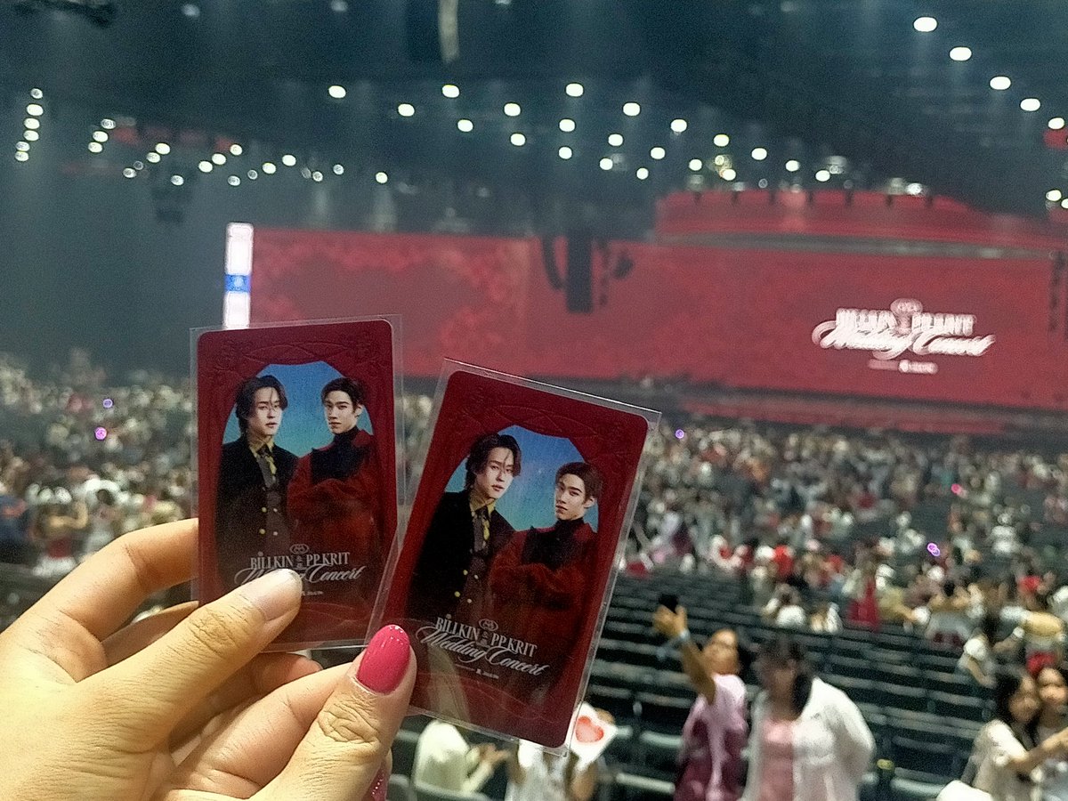 So proud of BKPP 🧡💜
Luckily I could attend the concert
It's really worth the wait
I enjoy so so much🥰

#BKPP 
#BKPPWeddingConcert
#BKPPWeddingConcert_D1