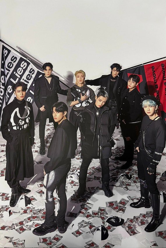 keylimeyunho's tweet photo. opening up an ateez album and getting one of these posters…god what happened to this https://t.co/PG1ofJy5cW