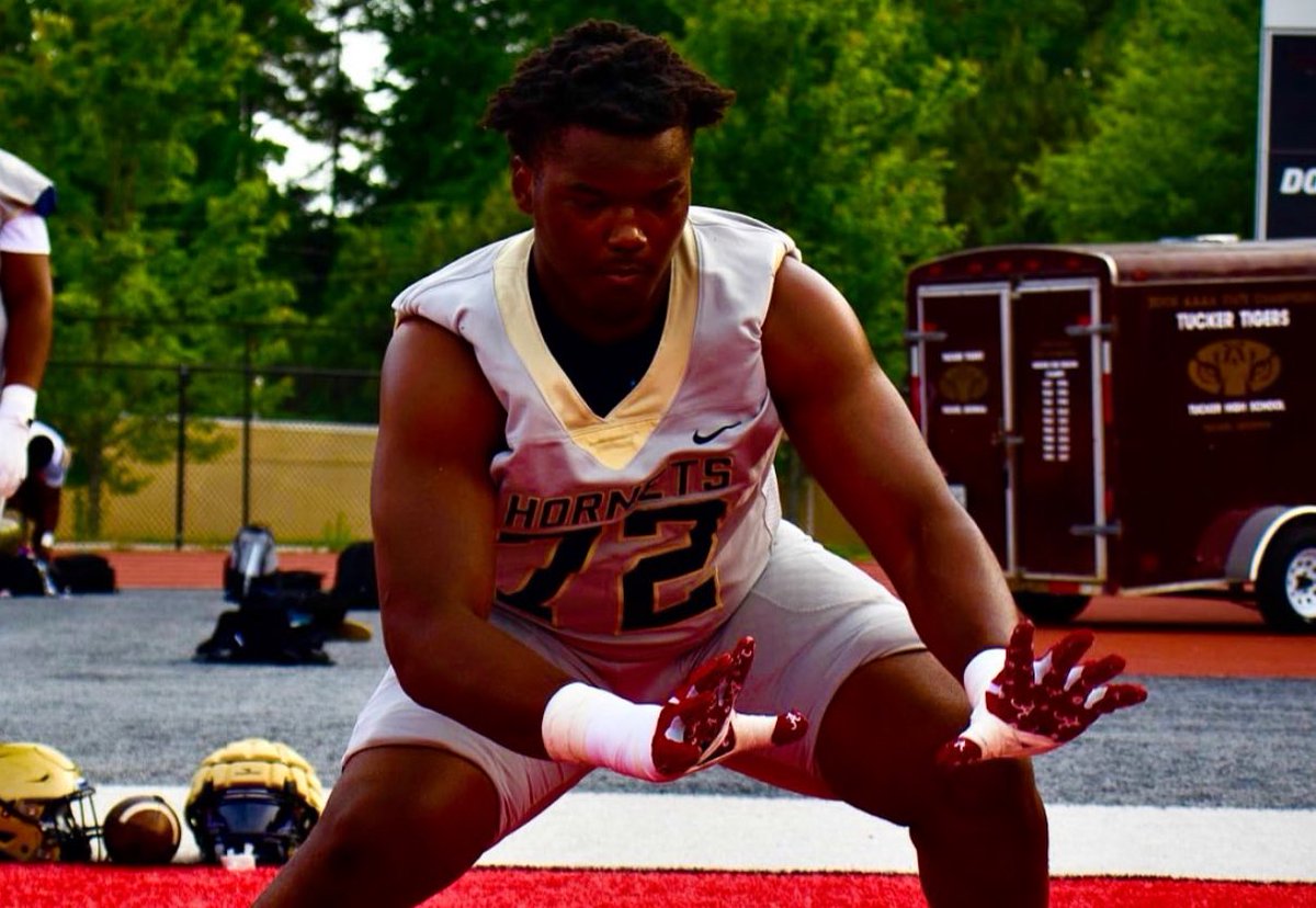 Brett Greenberg (@brettgreenberg_) on Twitter photo Alabama OL commit <a href="/ChrisBooker72/">Chris Booker</a> is now a 4⭐️ prospect with a 90 grade, following the <a href="/247Sports/">247Sports</a> weekly rankings update.
“Legitimate four-position flexibility, rare athleticism & significant long-term upside.”
More with <a href="/247Hudson/">Hudson Standish</a> on the rating bump!
🔗 bit.ly/45hxmTo Alabama OL commit <a href="/ChrisBooker72/">Chris Booker</a> is now a 4⭐️ prospect with a 90 grade, following the <a href="/247Sports/">247Sports</a> weekly rankings update.
“Legitimate four-position flexibility, rare athleticism & significant long-term upside.”
More with <a href="/247Hudson/">Hudson Standish</a> on the rating bump!
🔗 bit.ly/45hxmTo