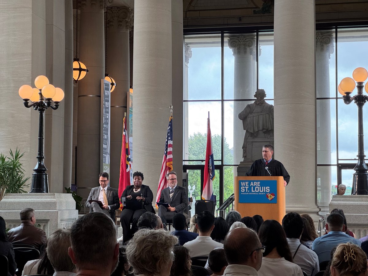 USCourtsMOED's tweet image. Today, in recognition of #FlagDay, U.S. Magistrate Judge Joseph Dueker welcomed 48 #NewUSCitizens from 28 countries at a naturalization ceremony held @mohistorymuseum Historical Society president Dr. Jody Sowell gave remarks & The courthouse Singers provided music.
