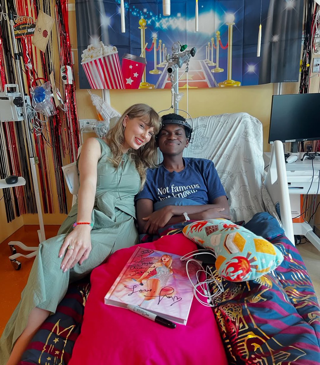 Taylor Swift visitando o Joe DiMaggio Children’s Hospital hoje, na Flórida. 🤍