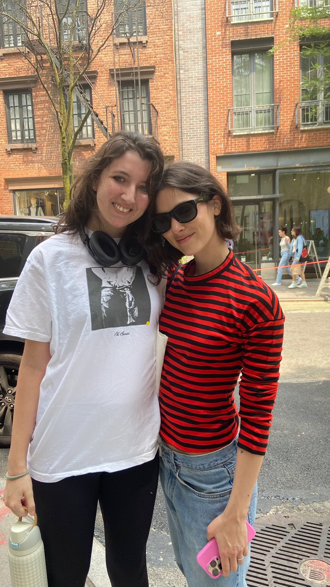 Gracie meeting a fan in New York today! 

—📷: <a href="/rocketbutt13/">dixie 🌟 ISO ODDLI SCARF</a>