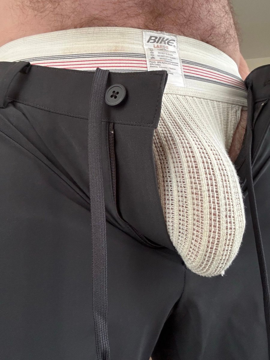 A perfect presentation for a well packed lunch. Nothing like a thick cock to, satisfy the appetite.

#bulge #AthleticSupporter #Jock #Jockstrap #BusinessmanKochBusinessMan #Slack #WorkplaceSex #Anonymous #GayBait #MeshUnderwear