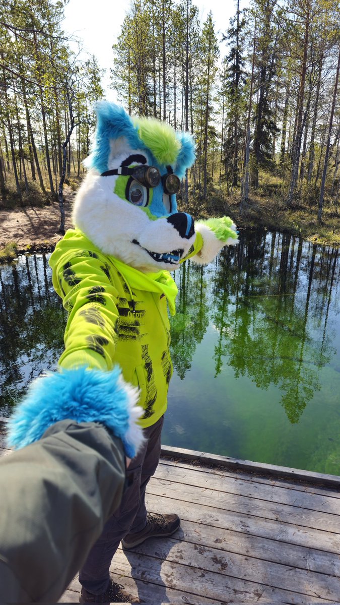 Come on, we are almost there!

Have a nice #FursuitFriday today!

Enjoy your weekend!