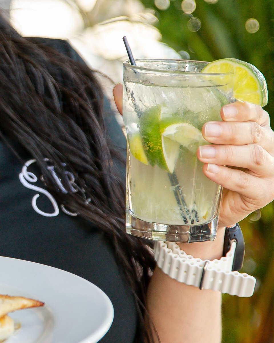 SofritoLatin's tweet image. Cuba Libre? Caipirinha? Michelada? Say less. 🔥 #CheersToTheWeekend #Cocktails #LatinDrinks #LOVESOFRITO