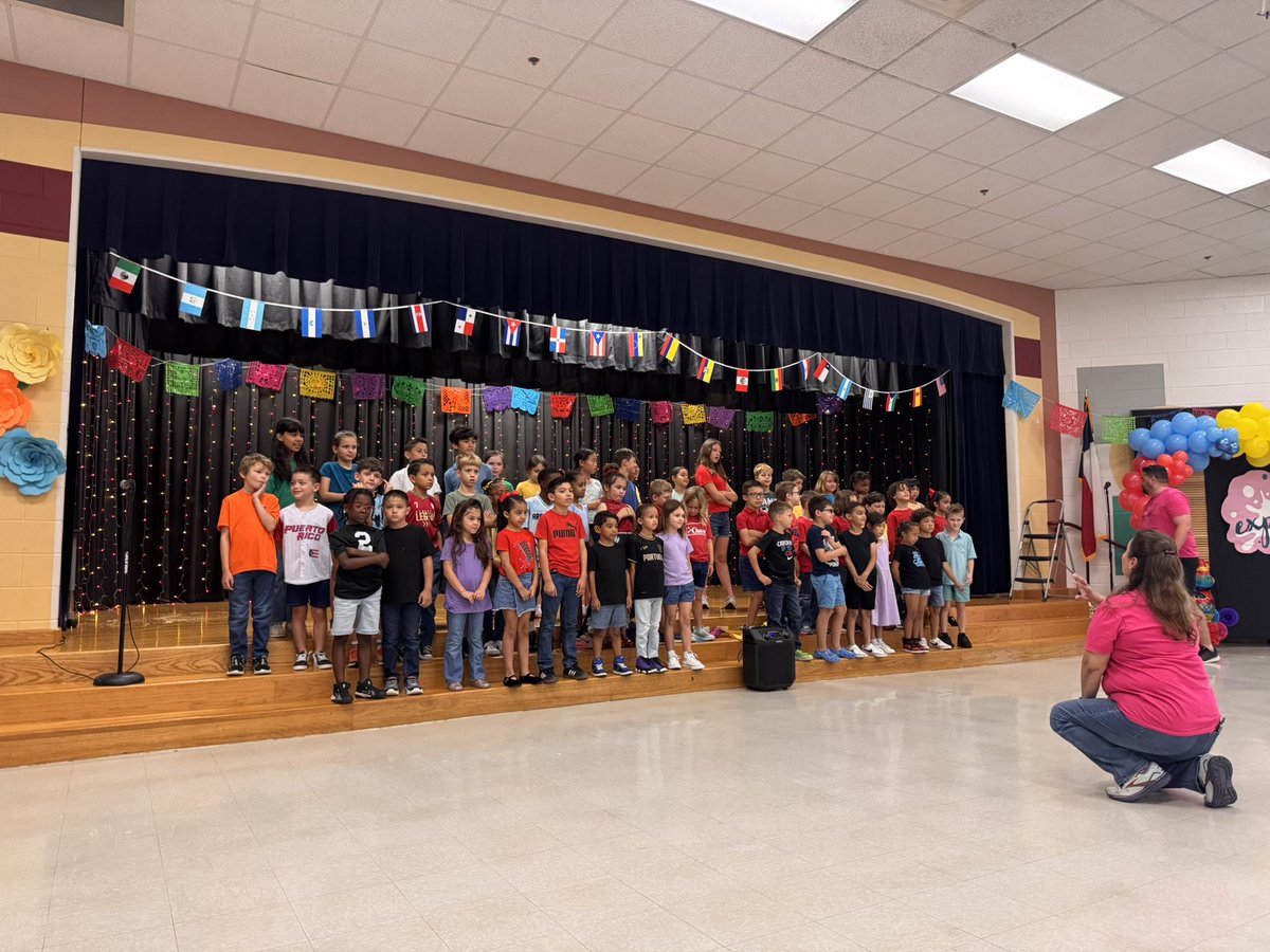 loridrapp's tweet image. A great showcase of student learning at @LewisvilleISD Spanish CAMP held at Vickery ES! Appreciate all of our staff at both Spanish CAMP locations for their work this summer! #OneLISD #RappontheRoad