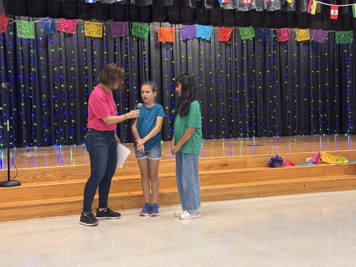 loridrapp's tweet image. A great showcase of student learning at @LewisvilleISD Spanish CAMP held at Vickery ES! Appreciate all of our staff at both Spanish CAMP locations for their work this summer! #OneLISD #RappontheRoad