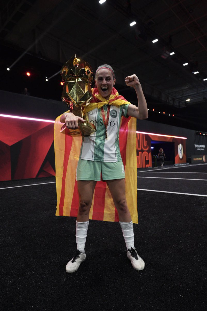 bleencs's tweet image. Ja estàs aquí 🥹🥹😭😭🏆