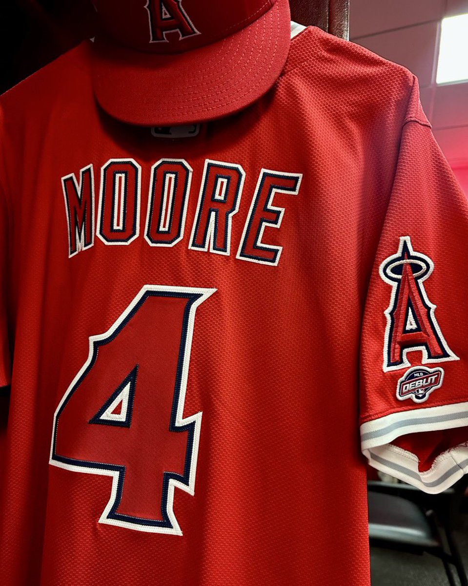 lambo_raby10's tweet image. Just 2 Legends wearing No. 4 in LA