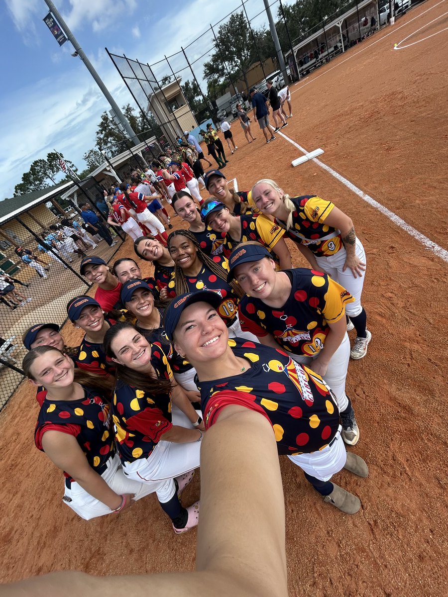 avahazzard2024's tweet image. First day with Circus was so much fun! 
Next game tomorrow 9:30 field 2. 
#FGCL #softball #battleonthebeach
@FGCLsoftball @CircusSB @SoftballPortal