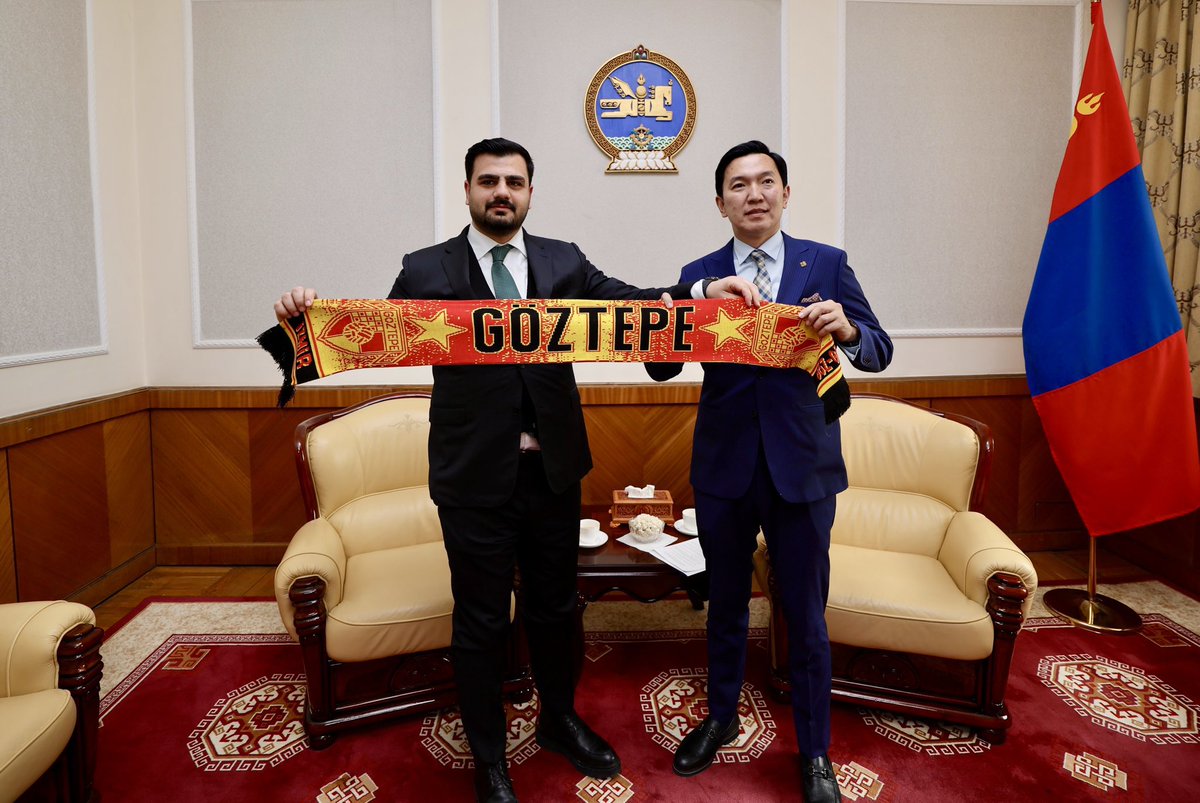 🔥İzmir’in sokaklarından yükselen 
Şanlı Şerefli Göztepe 100 Yaşında!

#Göztepe100Yaşında #GözGöze100Sene

Bugün, Göztepe Spor Kulübü'nün şanlı tarihinde bir asrı devirdiğimiz, heyecan ve coşku dolu bir gün. 

Tam 100 yıldır sarı-kırmızı renkler altında yazılan bu asil hikaye,