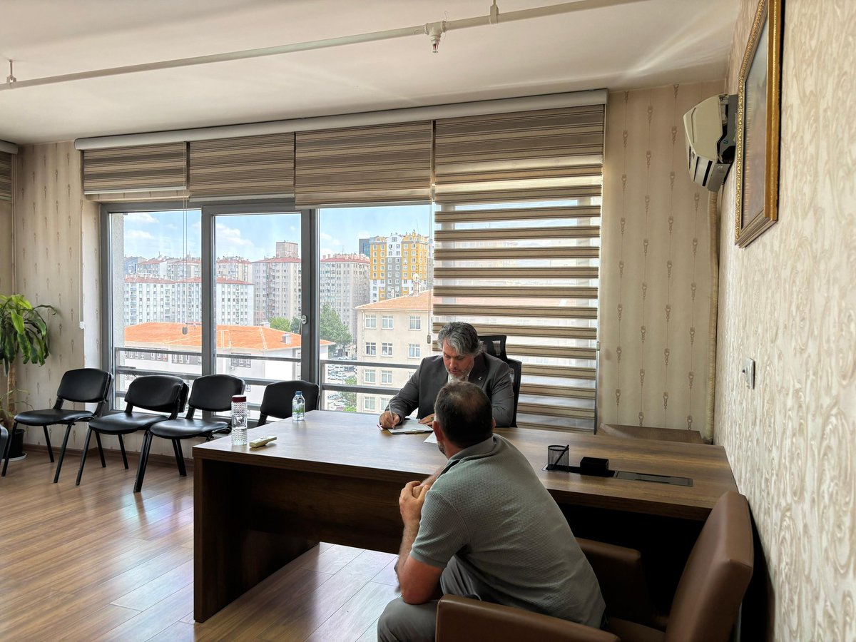 İl Başkan Yardımcımız Mustafa Öğütlü Nöbetçi Başkan uygulamamız kapsamında İl Başkanlığımıza gelen misafirlerimizi ağırladı.