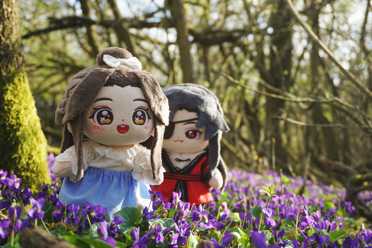 "San Lang, look!! More cousins!!!"

"Gege, don't run off. You shouldn't get too close to the other San Langs."