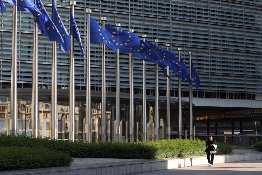 XHNews's tweet photo. Flights canceled, stocks plunged, concerns spread ... Europe is feeling the geopolitical and economic repercussions following the escalating Israel-Iran conflict #IranNuclearissue https://t.co/Bnl6KjlEyh https://t.co/5MP9VhB2SM