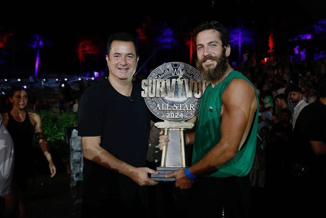 🔙 Tam 1 yıl önce bugün Survivor All Star şampiyonu olduk.

Survivor'da en az 2 sezon yarışanlar arasında, katıldığı 3 sezonda 2 kez şampiyon olarak %66,6 ile en yüksek şampiyonluk oranı Ogeday Girişken’e ait. 💙🏆

#Survivor2025  #OgedayGirişken #OGFC