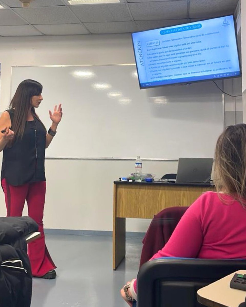 uean_argentina's tweet image. 📚¿Cómo se gestiona una experiencia de cliente memorable en un #entornodigital?

María Belén Ziade -directora de #AlmendraLibros-compartió su recorrido al frente de una #libreríaonline que se destaca por brindar recomendaciones personalizadas.

👉 +Info en uean.edu.ar/nota/1814-gest…