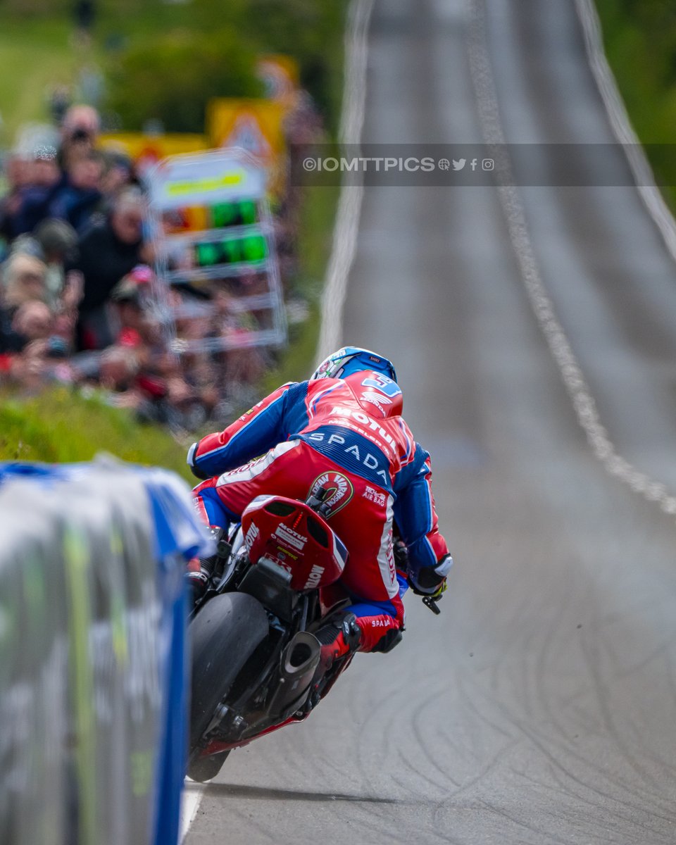 iomTTpics (@iomttpics) on Twitter photo Dean Harrison using every piece of the course on his way to victory in the Opul Superstock Race 2 #iomtt #iomttraces #ttraces #lovett <a href="/deanharrisonTT/">Dean Harrison</a> <a href="/HondaRacingUK/">Honda Racing UK</a> Dean Harrison using every piece of the course on his way to victory in the Opul Superstock Race 2 #iomtt #iomttraces #ttraces #lovett <a href="/deanharrisonTT/">Dean Harrison</a> <a href="/HondaRacingUK/">Honda Racing UK</a>