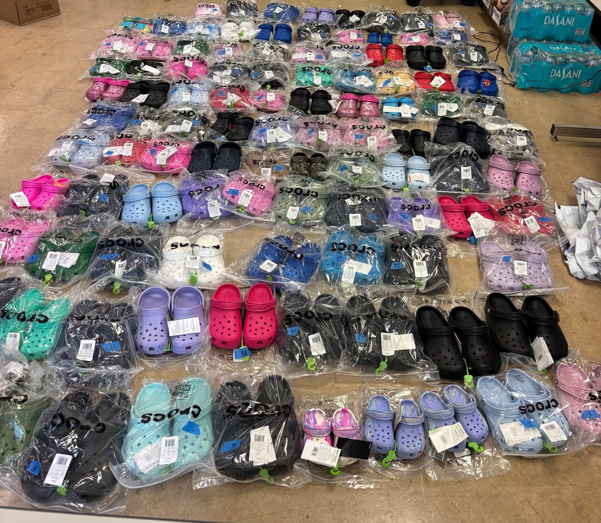 KESIndians's tweet image. Happy LAST DAY of 2024/25 school year!   
huge shout out to everyone that made our Crocs fundraiser project 2025 a huge success &amp;amp; Brooke Patterson!!! We purchased 111 pairs of crocs for some of our students that often go without having anything shiny and new for the summer!