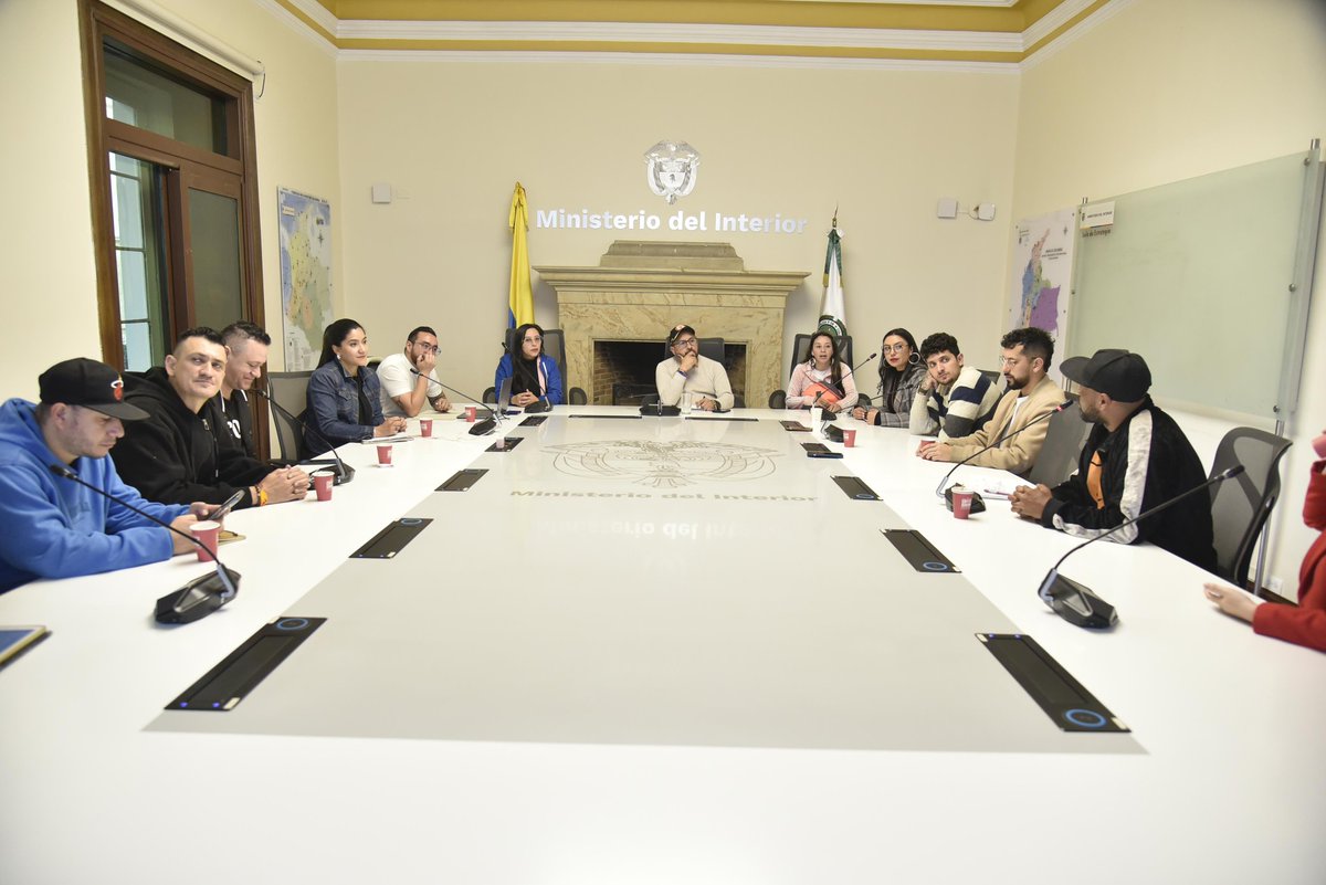 MinInterior's tweet photo. Durante el encuentro se abordaron temas como:

✅ Acción en perspectiva de Contracultura.
✅ Construcción de Paz.
✅ Formación comunitaria, política y social.
✅ Reconstrucción de memoria histórica.

Así como otras acciones que promueven en sus territorios y comunidades. https://t.co/Uc3J7FaRaL