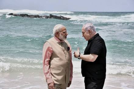 itsmeZaini's tweet photo. Jab wo hamla krein, tou kitni der mai USA ko bulaoon?? https://t.co/4csrzkpWUI