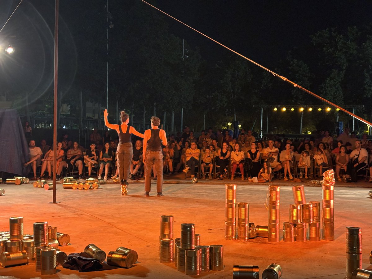 🎪 La compañía D’Click nos ha deslumbrado con “Latas”: circo poético, acrobacias y ternura a raudales. ¡A pesar de la lluvia!

📍 Anfiteatro Labordeta · 22:00

#MOBA2025 #ArtesDeCalle #FestivalMOBA #MonzónCultural #Monzón #Huesca