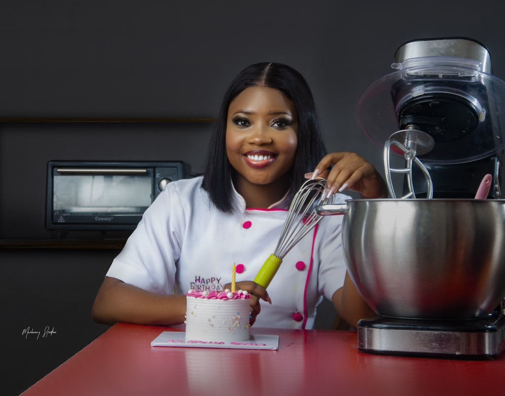 ugoeze_blessing's tweet image. My name is Ugoeze Blessing C
A passionate baker from Oru-East in Imo State, Nigeria, currently based in Nsukka, Enugu State.
CEO of Starex Cakes and More🧁
At our bakery, we use quality ingredients to create delightful, heartwarming baked treats that bring joy to every customer🎂