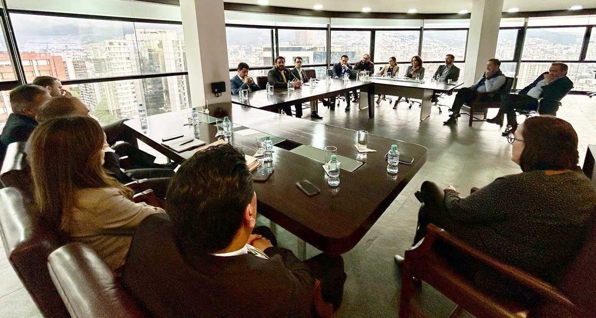 secretariaipp's tweet image. Intercambiamos criterios con los representantes de @LexvalorEcuador sobre normativa, procesos y la aplicación del esquema APP.

Esto nos permite trabajar de manera conjunta y motivar la inversión en el país como una sola #ComunidadAPP. 

#ElNuevoEcuadorNoSeDetiene 🇪🇨