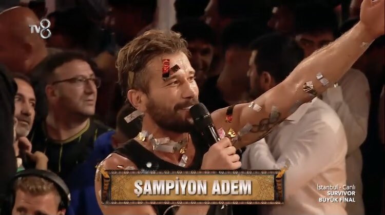 Adem Kılıçcı: “Çok mutluyum. Bana burada destek olan, ekranları başında dua eden, benimle birlikte heyecanlanan, yarışan herkese teşekkür ediyorum. Büyüklerimin ellerinden, küçüklerimin gözlerinden öpüyorum. Sağolun, varolun.”
#Survivor2025 #SurvivorAllStar2025